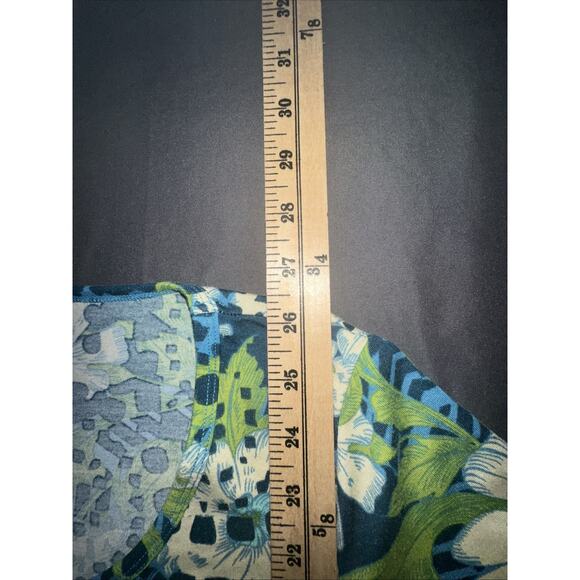 women’s Top LULAROE xxs oversize floral/paisley short sleeve scoop neck - Picture 9 of 9